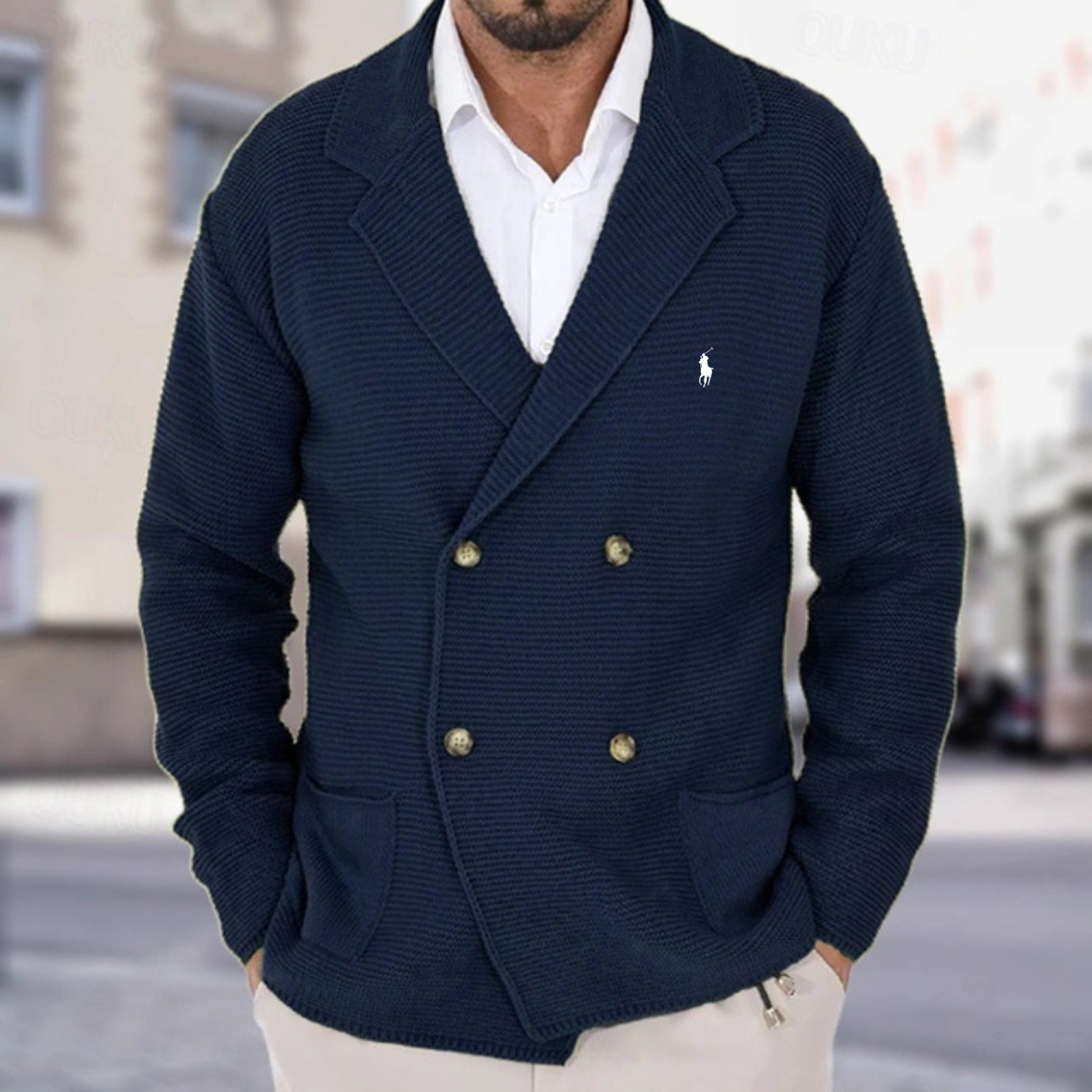 Doppelreihige Strickjacke